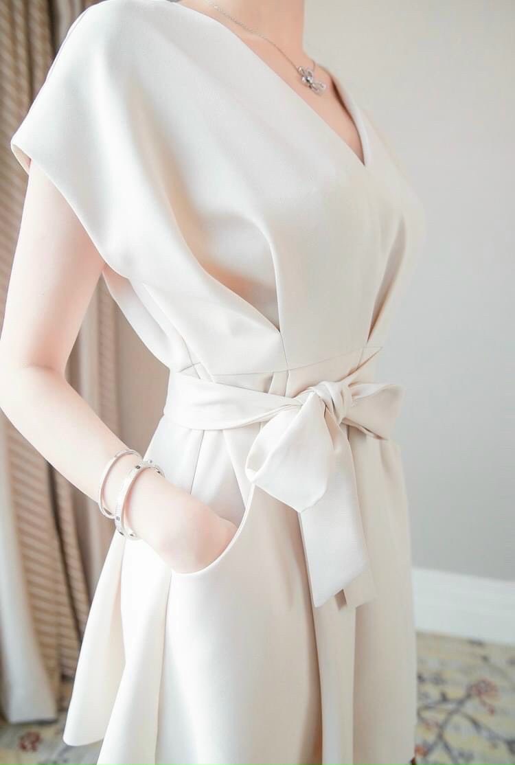 mẫu mới jumpsuit hàn quốc cổ v kèm nịt