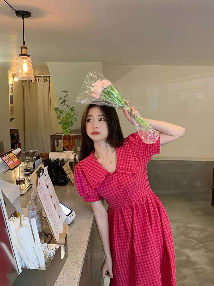 Đầm kẻ hồng sen cổ bèo cúc bọc dáng ngăn