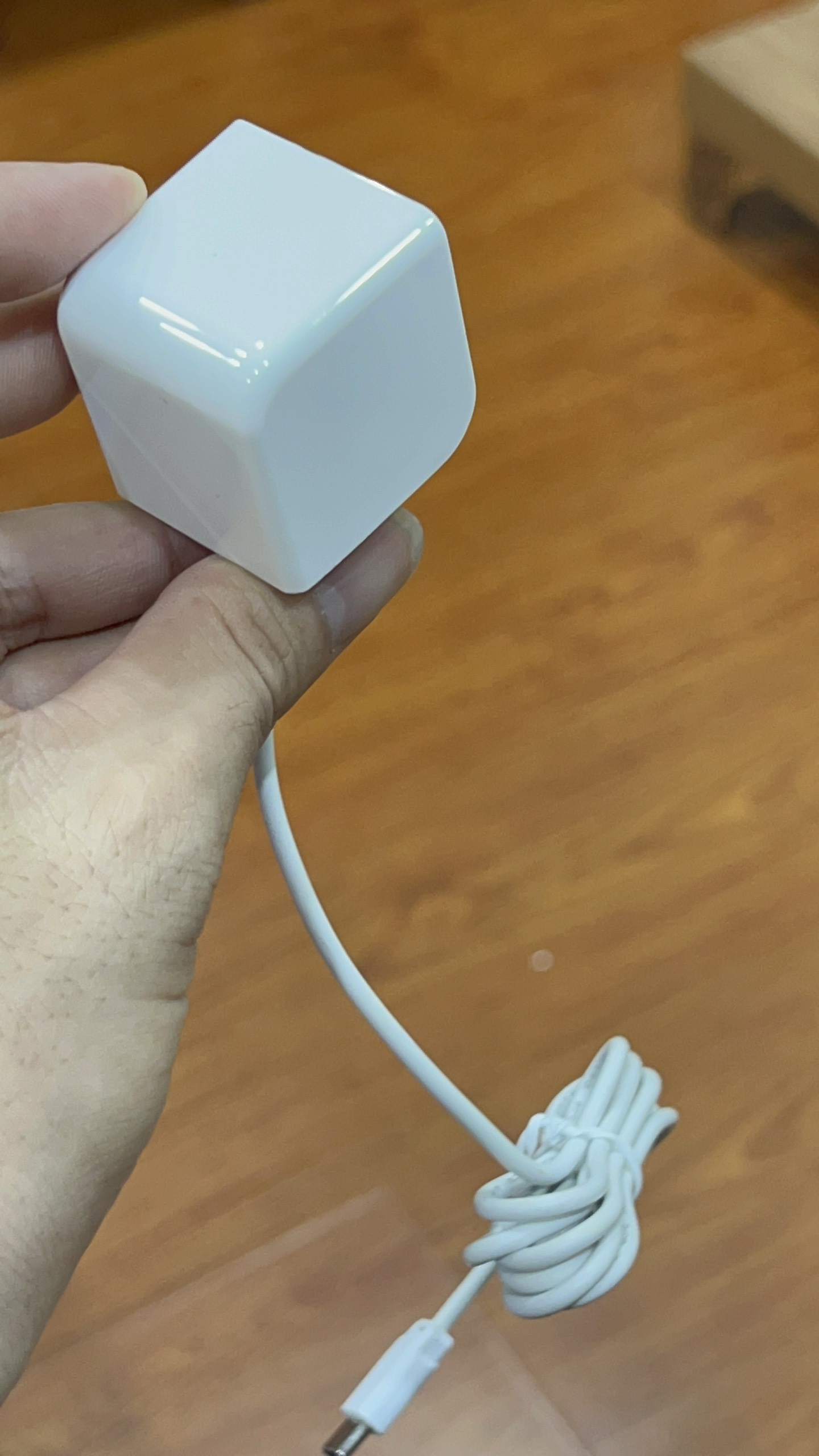 CỤC NGUỒN CHÂN TYPE C 10W ,,,,