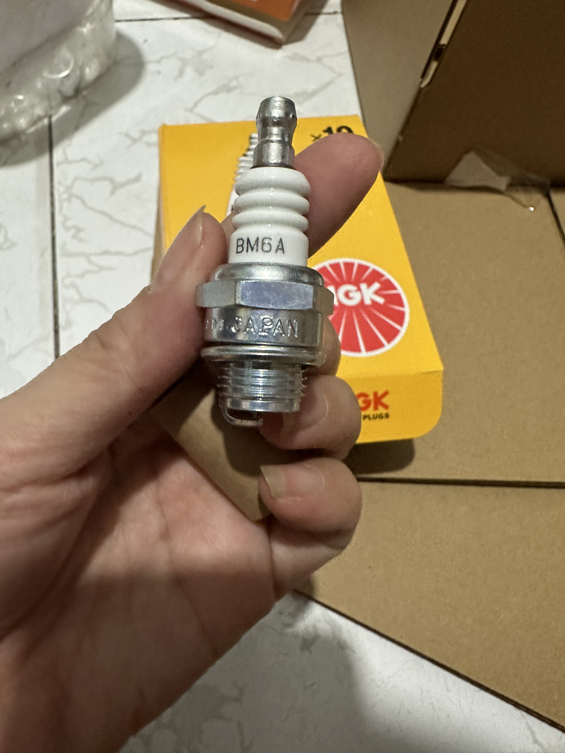 [HCM][ Made in Japan] Bugi ( buri) 2 thì NGK máy cắt cỏ/ máy cưa xích