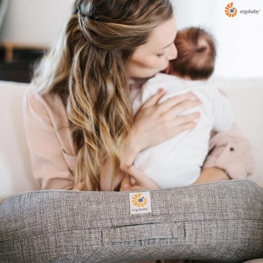 Gối cho bé bú Ergobaby Pillow