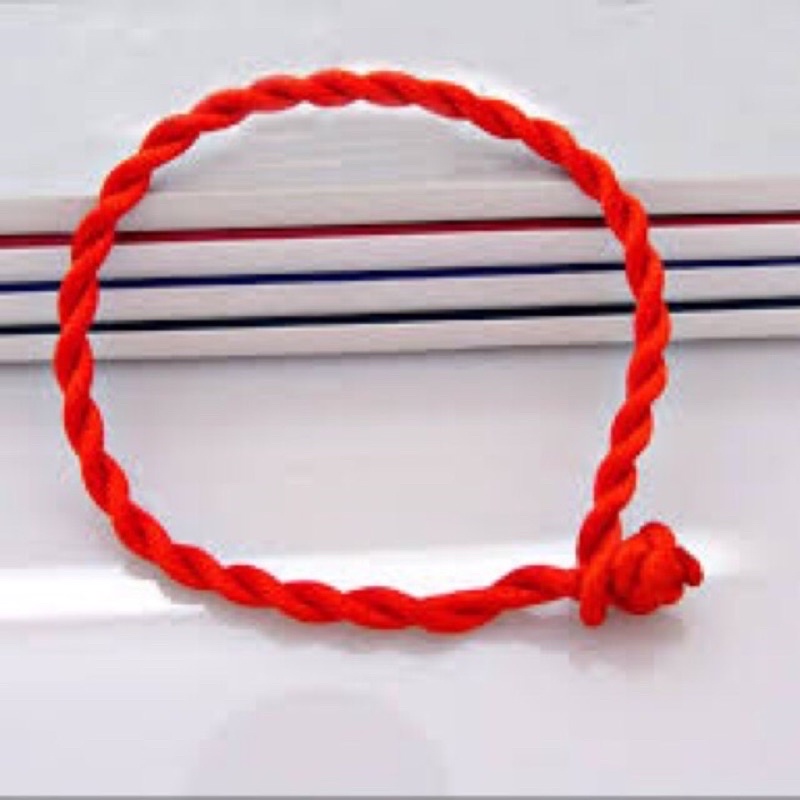 Sợi chỉ đỏ may mắn