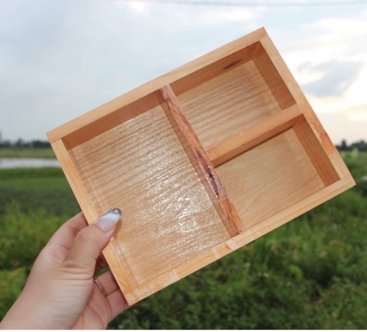 Khay đựng phấn, giẻ lau bảng. chất liệu gỗ công nghiệp - đồ dùng trong lớp học.