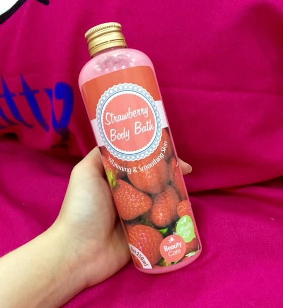 Sữa tắm trắng strawberry body bath