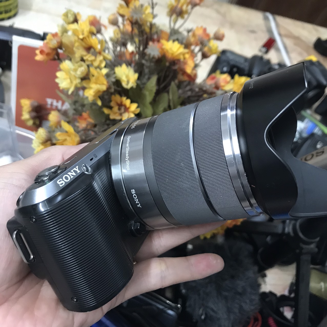 Máy ảnh Sony Nex C3 kèm ống kính 18-55 quay chụp tốt