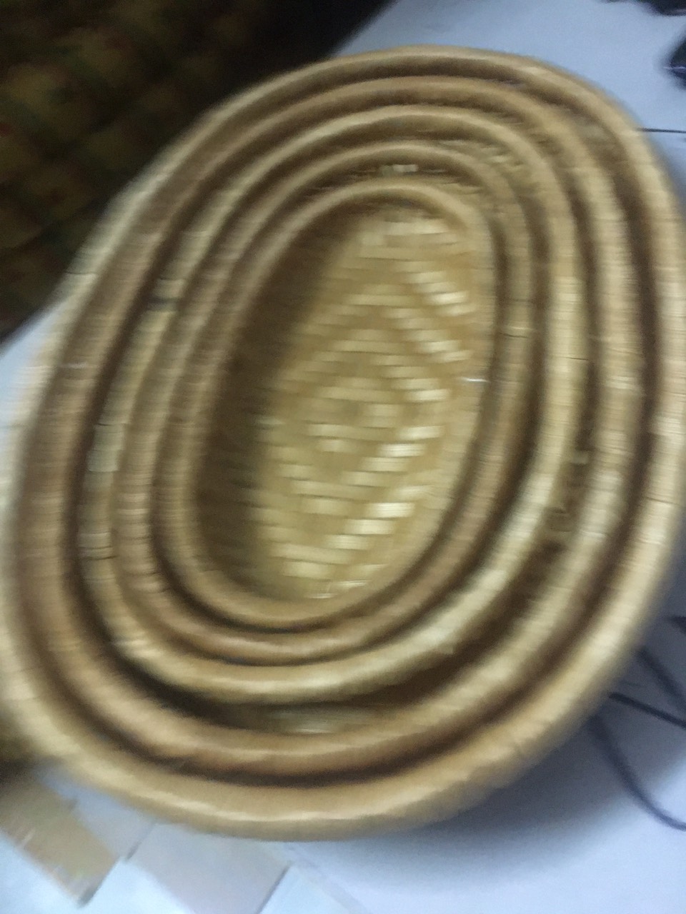 Mẹt tre hình bầu dục