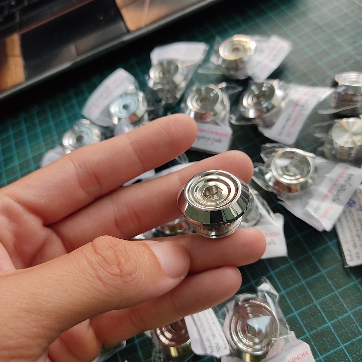 [HCM]Ốc nắp nhớt INOX Thái (1 con) - [MẪU XOẮN] - [TRỢ SHIP + GIẢM GIÁ] - DÀNH CHO HONDA/YA