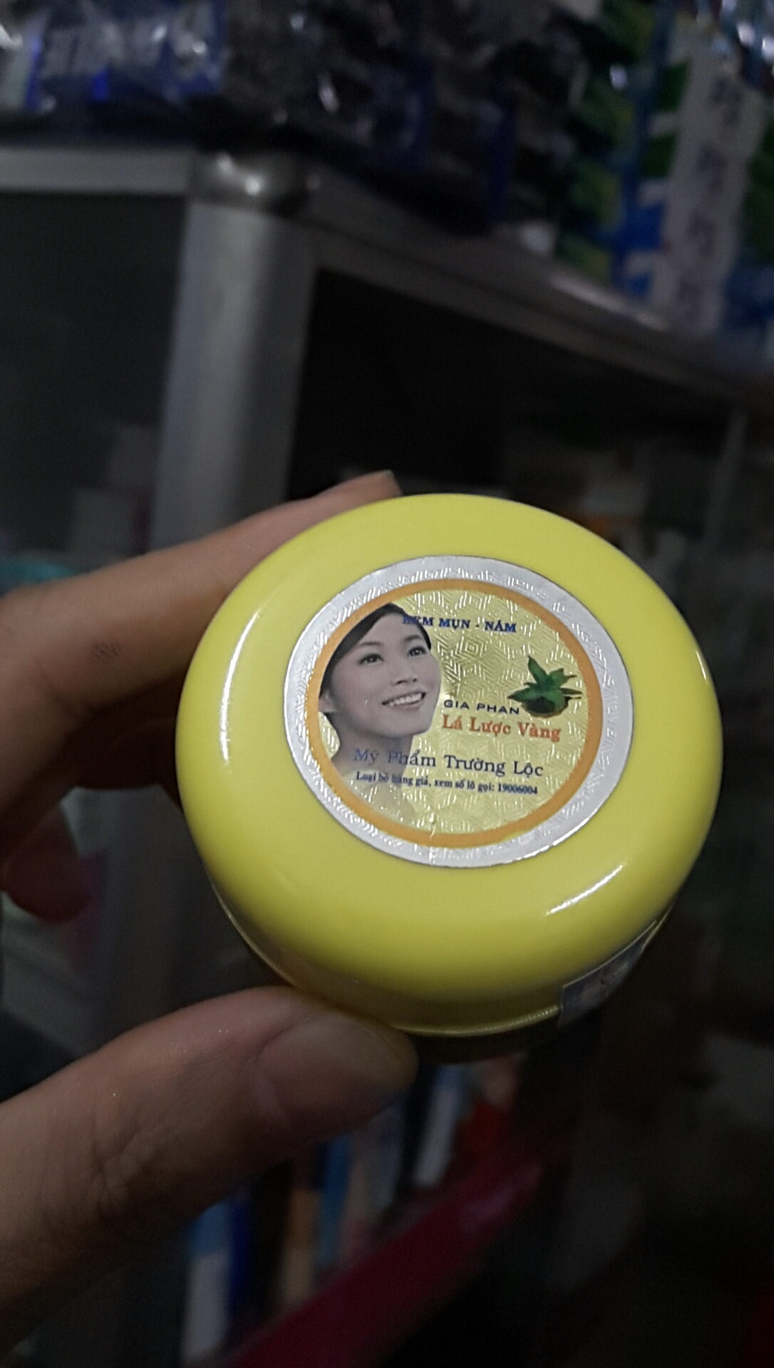 kem mụn nám Lá Lược Vàng