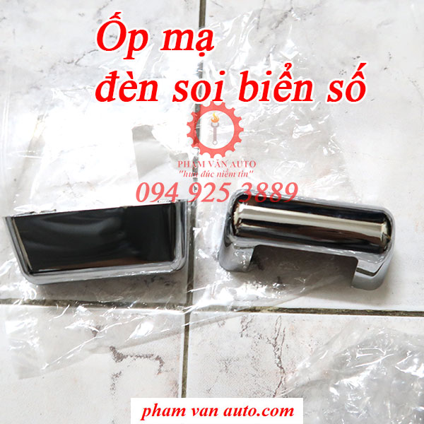 Ốp mạ đèn soi biển số hàng xịn hãng xe Ford Transit Phạm Văn Auto