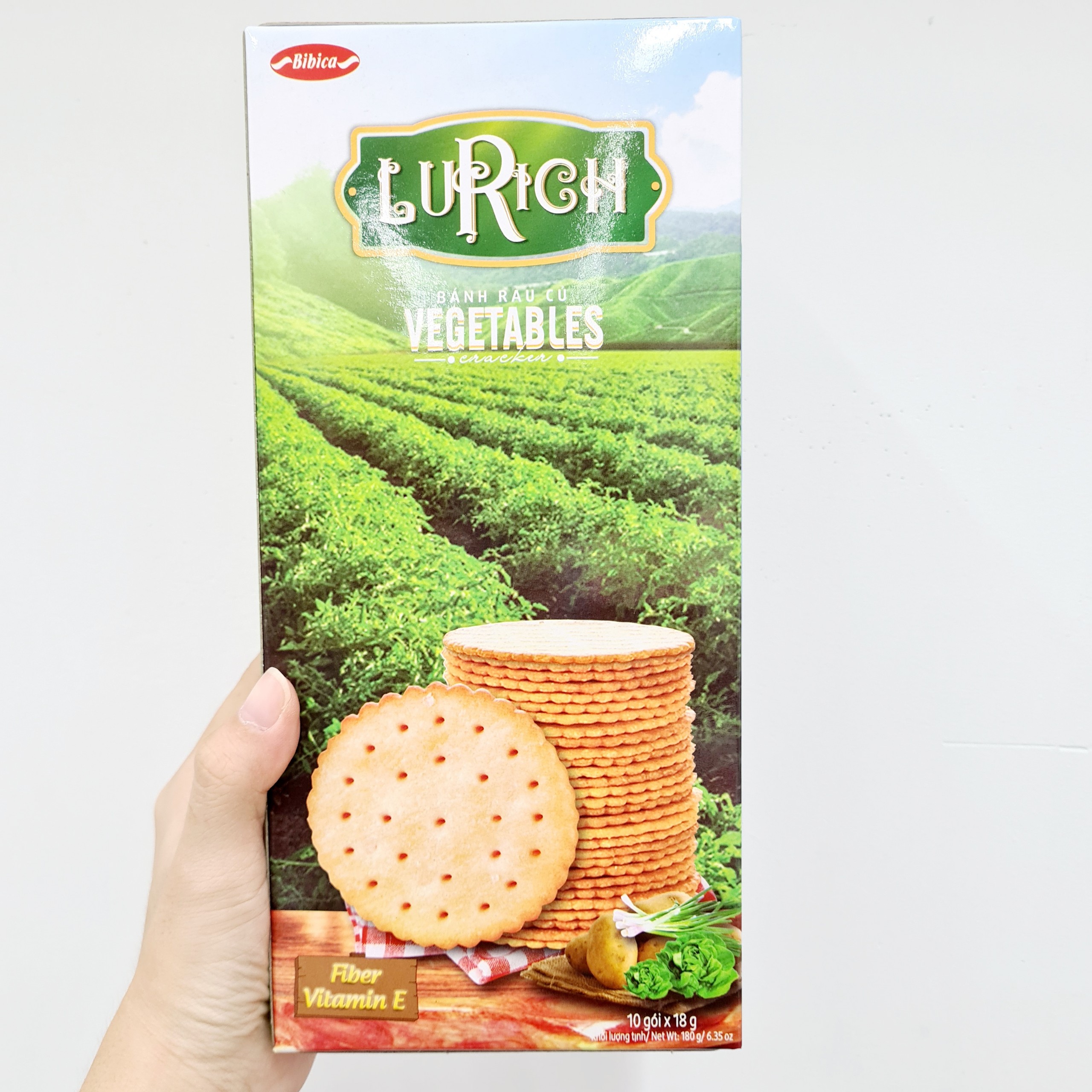 Bánh Crackers Lurich Rau Củ Bibica 180g