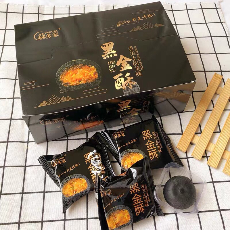 Bánh đậu đỏ trứng muối kim xa