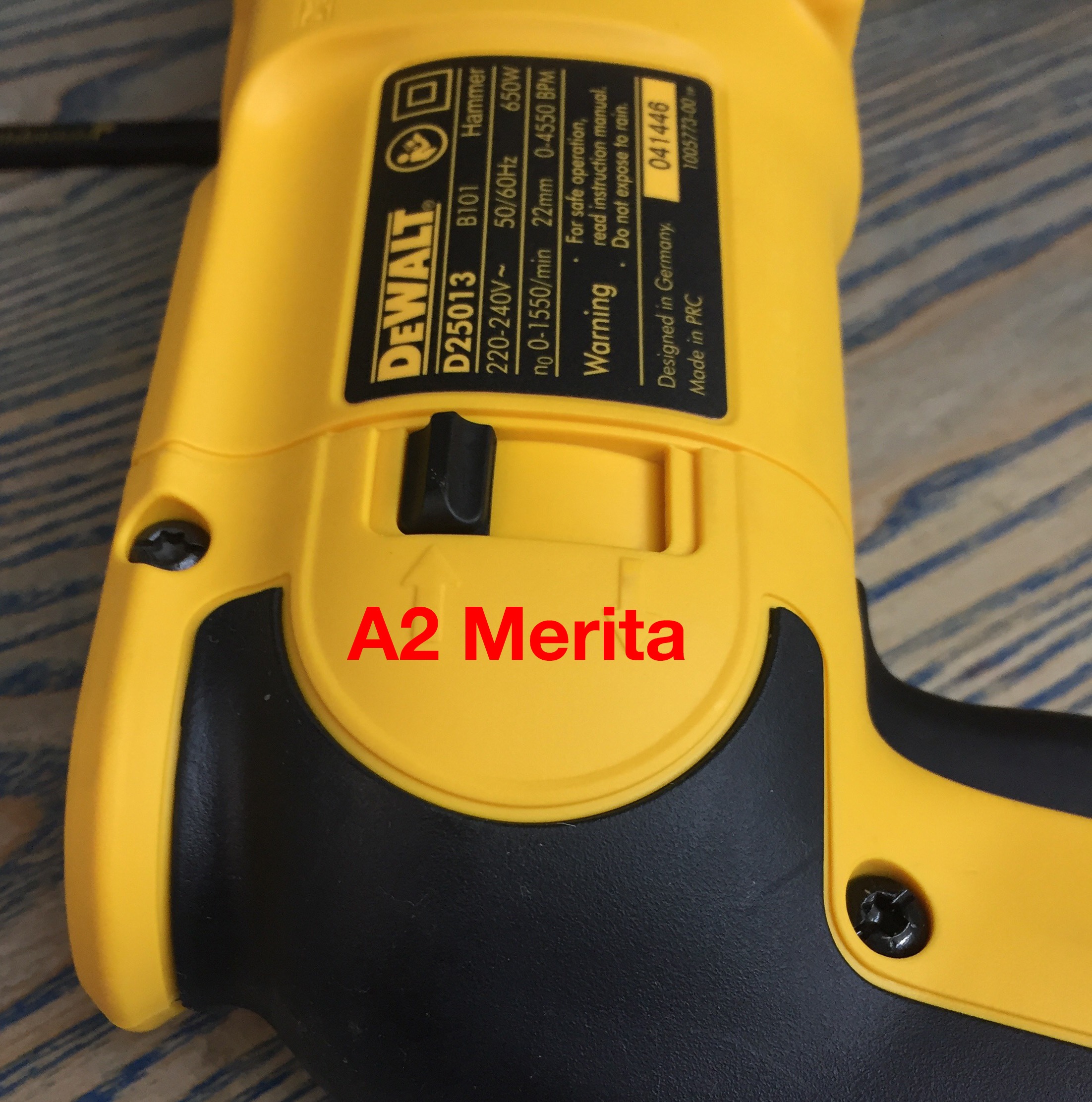 Máy Khoan 3 Chức năng  650W  DeWalt D25013K (Tặng kèm 3 mũi khoan beton)