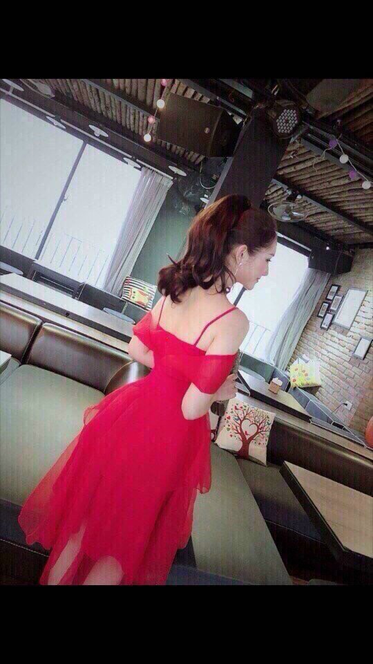 Đầm lưới tầng xòe bẹt vai
