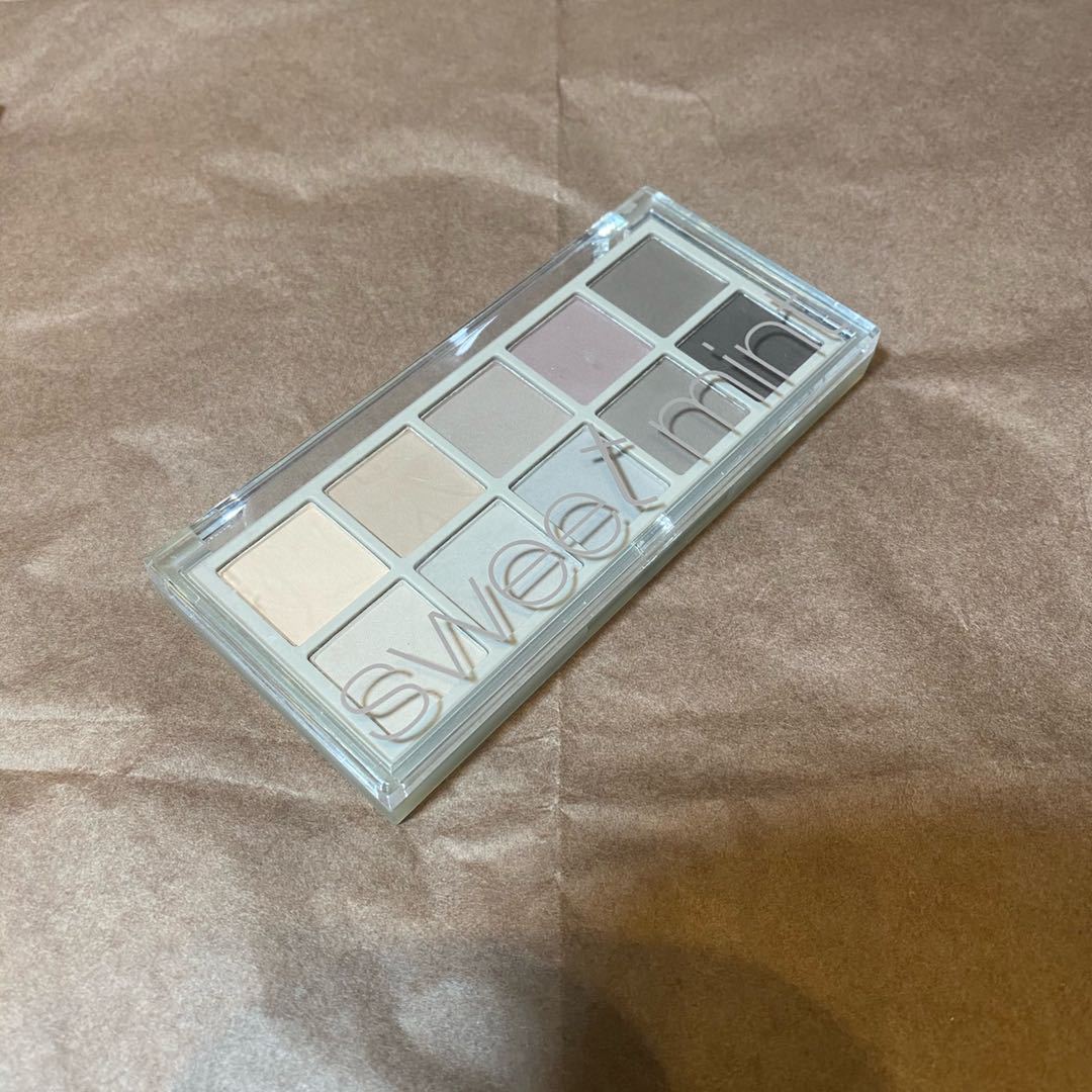 Bảng phấn mắt nhũ lì 10 ô Sweet Mint TI DO