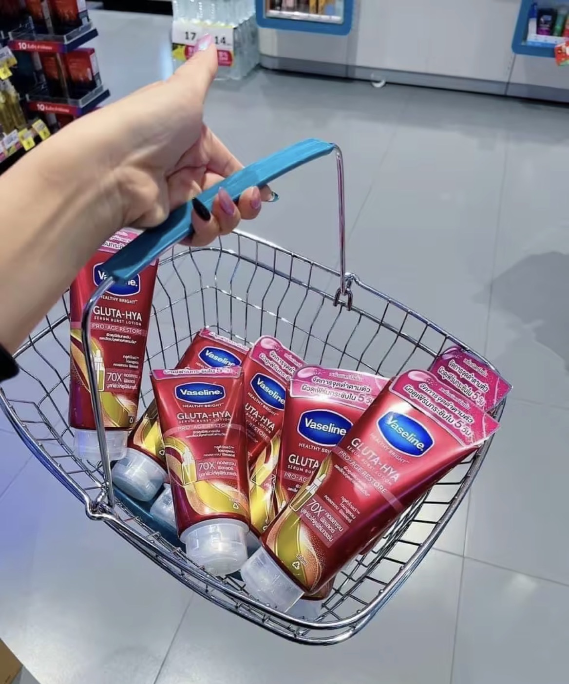 [HCM]Sữa dưỡng thể Vaseline Đỏ Gluta-Hya 70X PRO-AGE RESTORE Thái