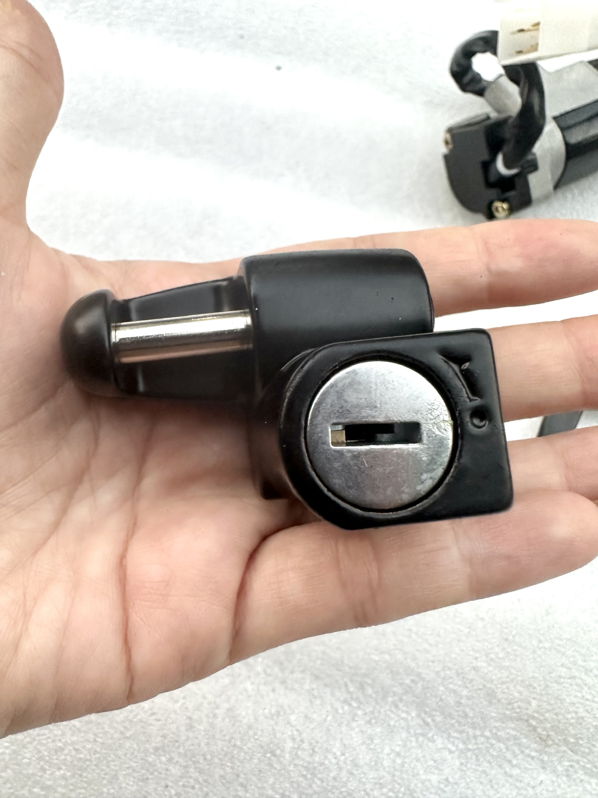 BỘ Ổ KHOÁ XE CUB MỚI ( TÂY Á )