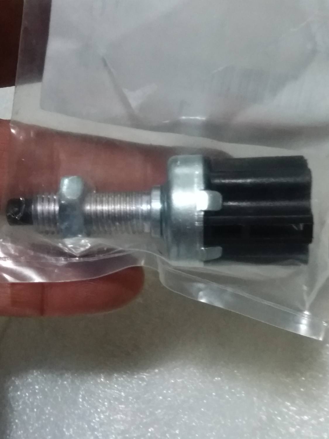 01 PCs stop light switch (brake light switch) code 84340 - 47010