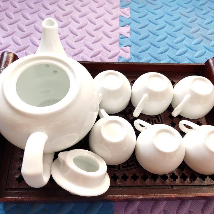 Ấm chén siêu trắng Bát Tràng, loại to 550ml, chén quai (không khay)