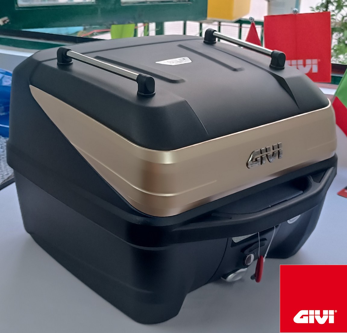Thùng sau givi b32 gold adv - chính hãng givi
