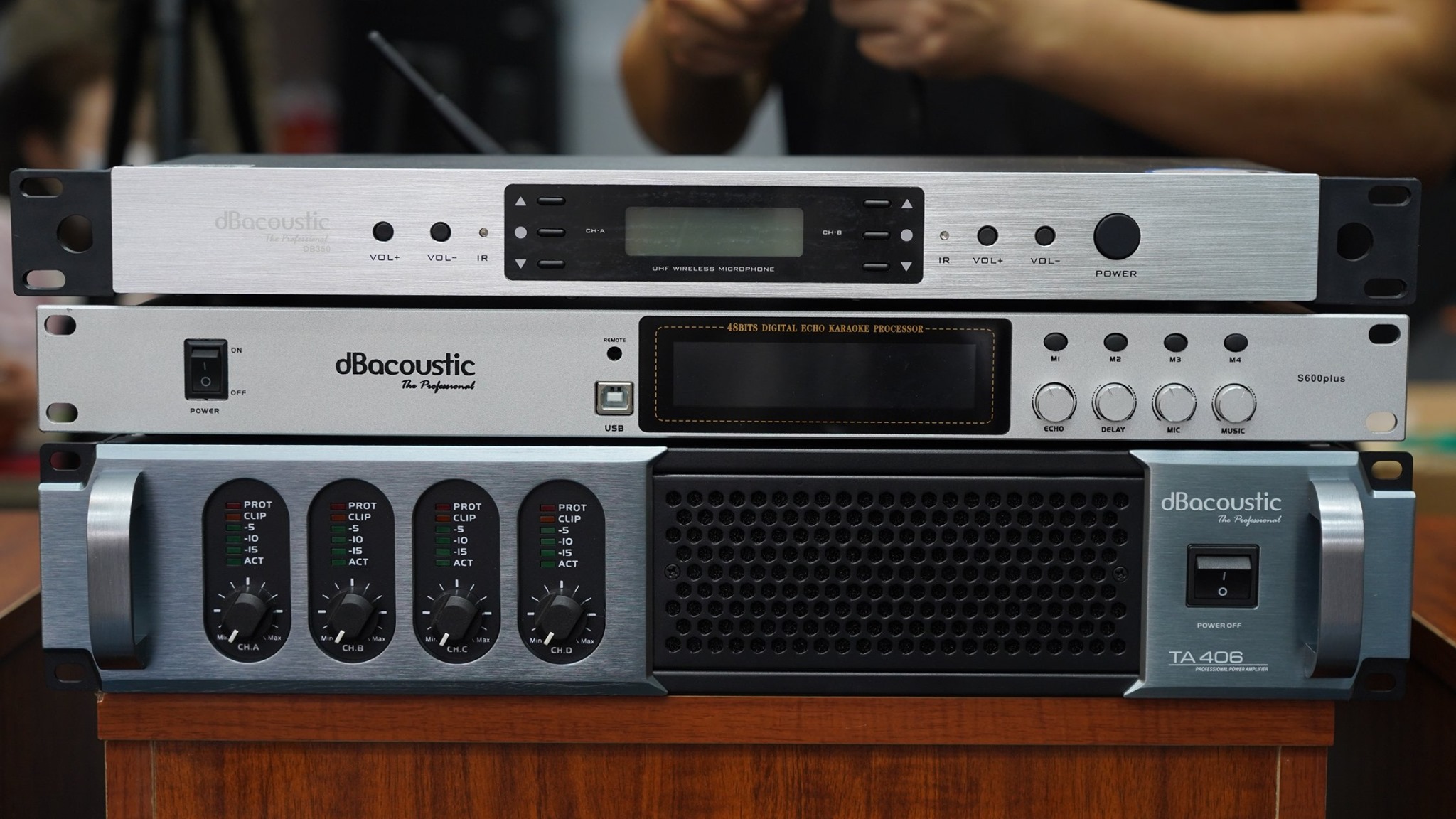 [Trả góp 0%]Cục đẩy công suất 4 kênh DBacoustic TA 406