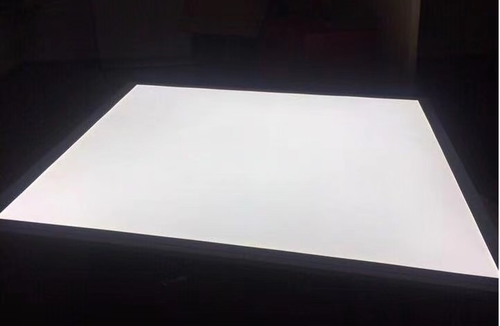 Đèn led Panel tấm 48w 600 x 600 thả trần