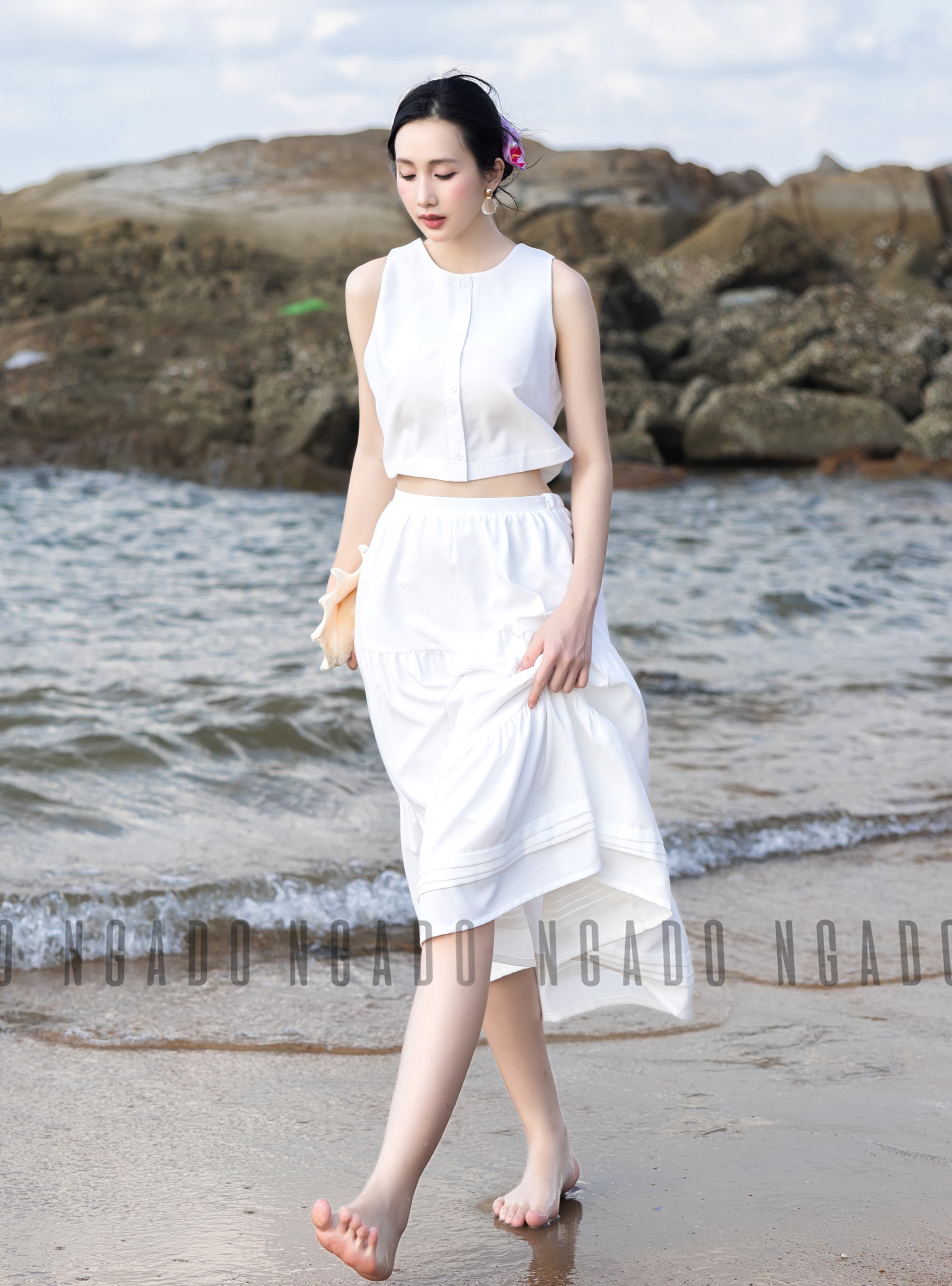 [30.10 - Nhập FALAZLIVE02 giảm 200K] Set áo váy croptop trắng NGADO