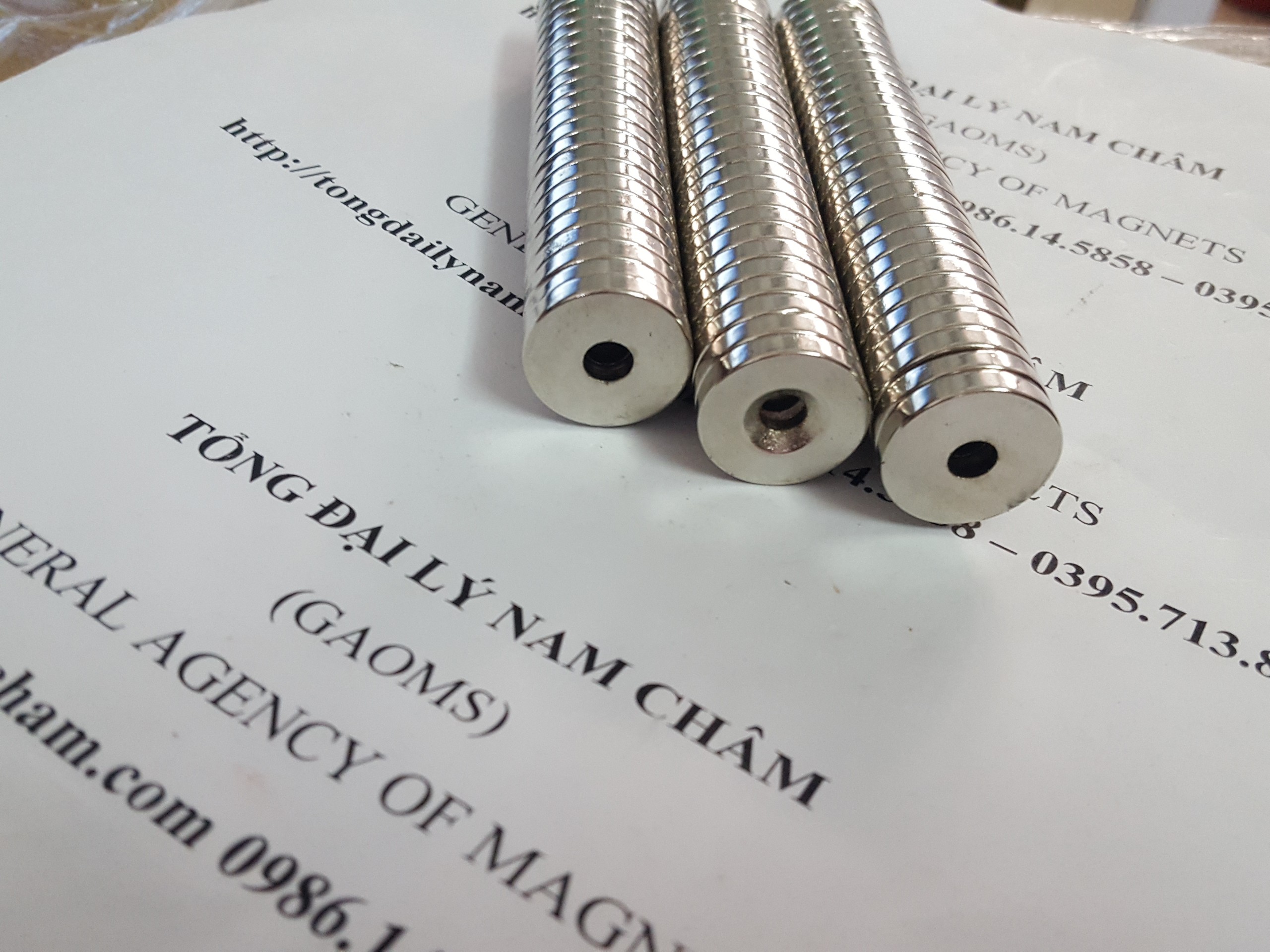 10 viên nam châm 20x4 lỗ vát 5mm