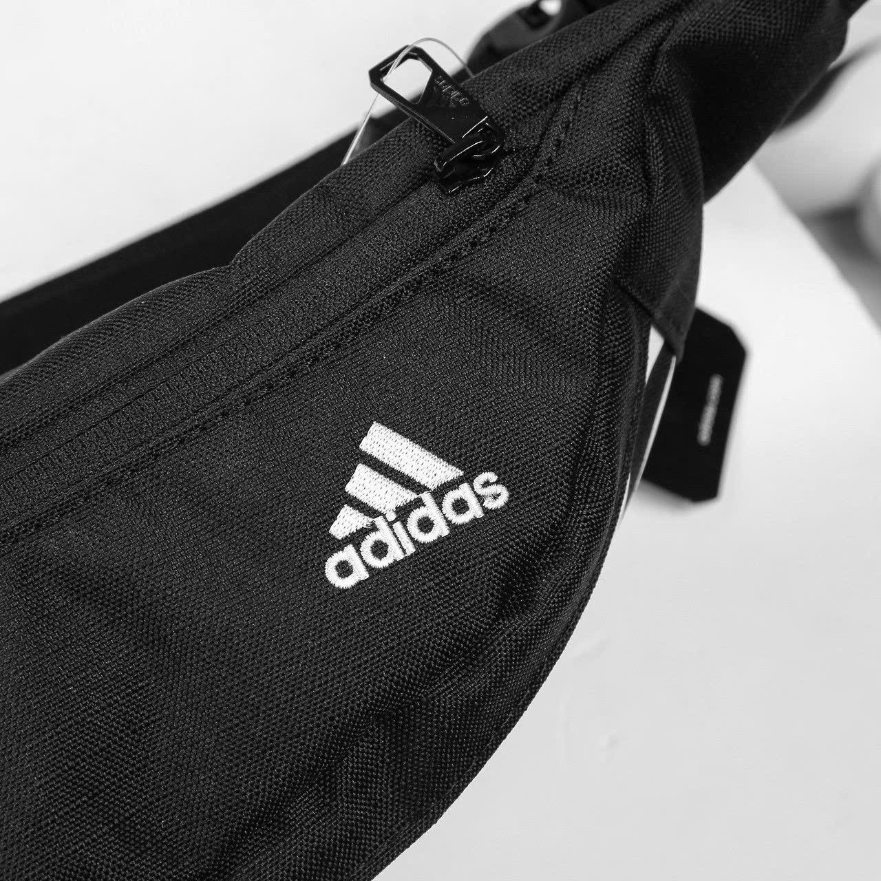Túi đeo chéo Sample Crossbody Bag