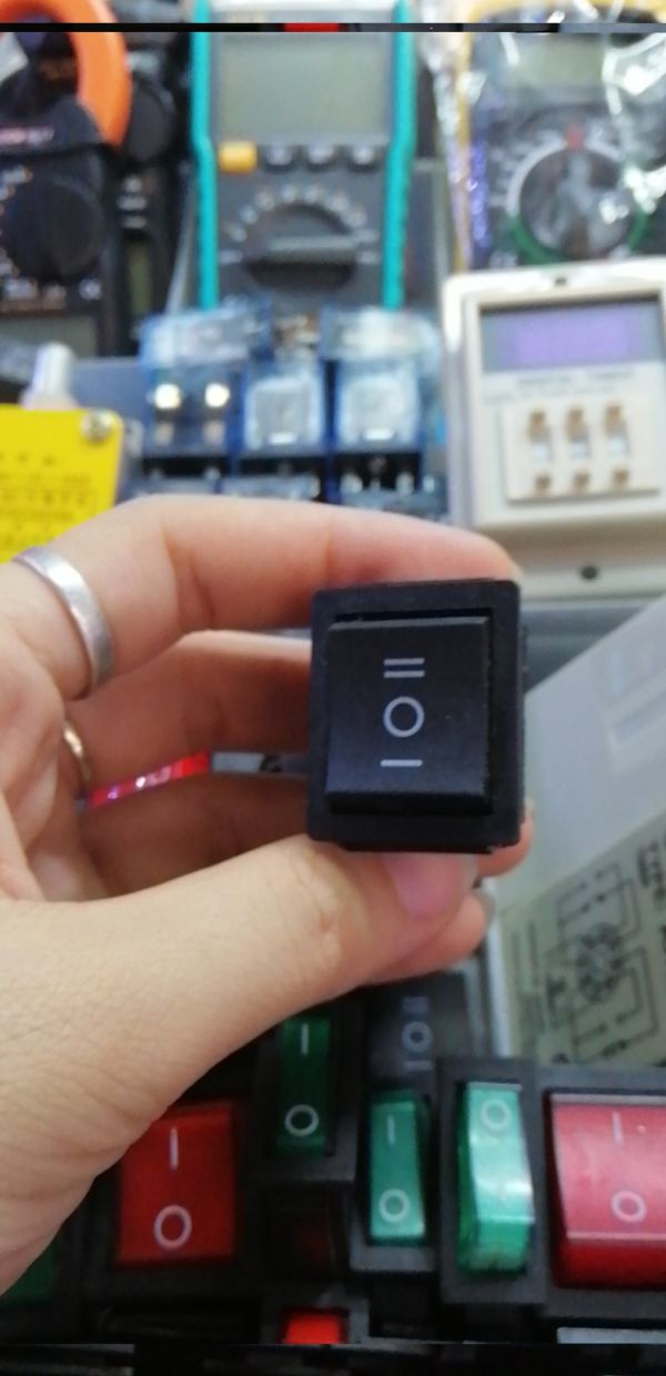 CÔNG TẮC 3 chiều tự hồi về giá 5 cái