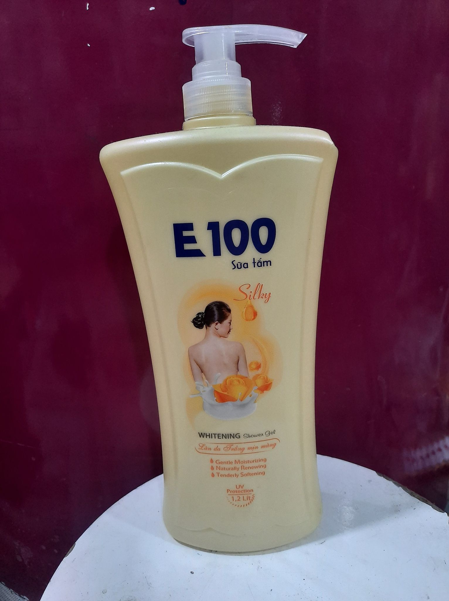 sữa tắm e100 màu vàng 1.2 lít