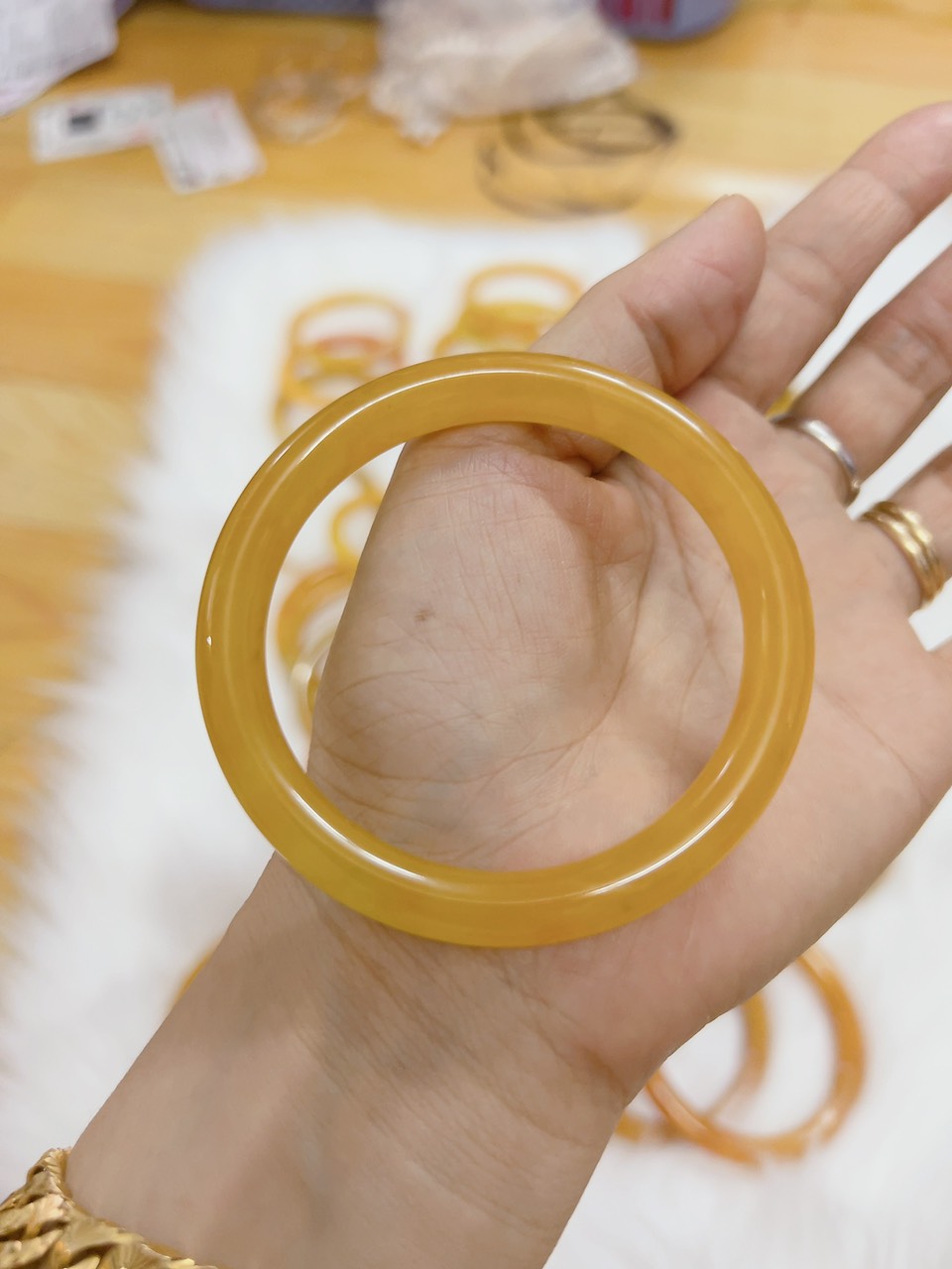 vòng tay ngọc cẩm thạch màu vàng ngọt ngào đủ size có tư vấn kĩ