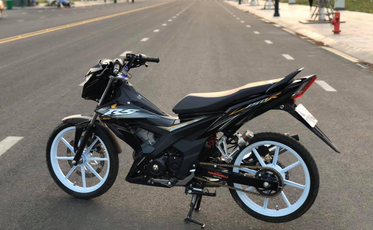 Tem sonic RS 150R tặng logo