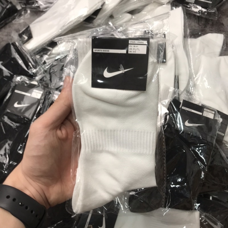 [KELLY SNEAKER] TẤT THỂ THAO CAO CỔ ĐEN TRẮNG