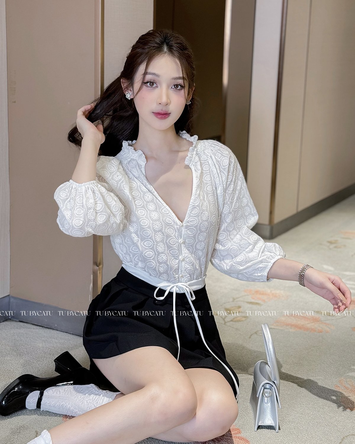 TUBYCATU | Short đen xếp ly lưng trắng