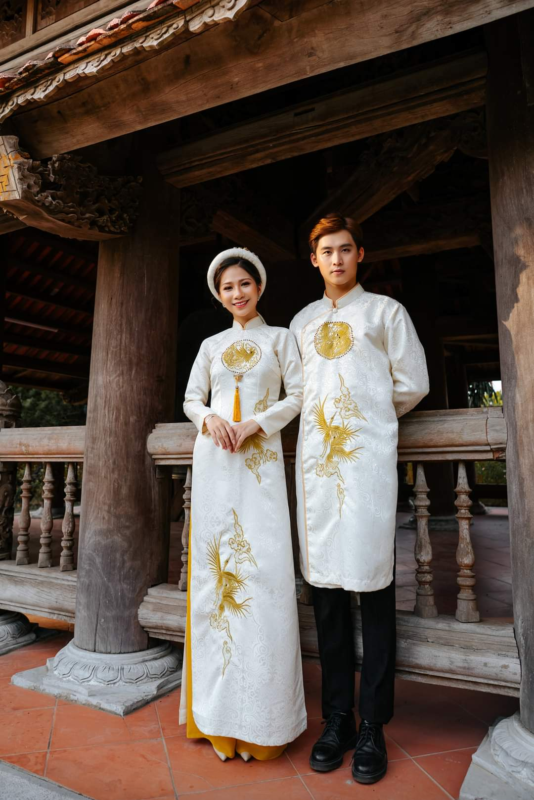 ÁO DÀI CƯỚI CẶP ĐÔI NAM NỮ MÀU TRẮNG KÈM MẤN ĐÔI, ÁO DÀI CƯỚI TRUYỀN THỐNG CAO CẤP