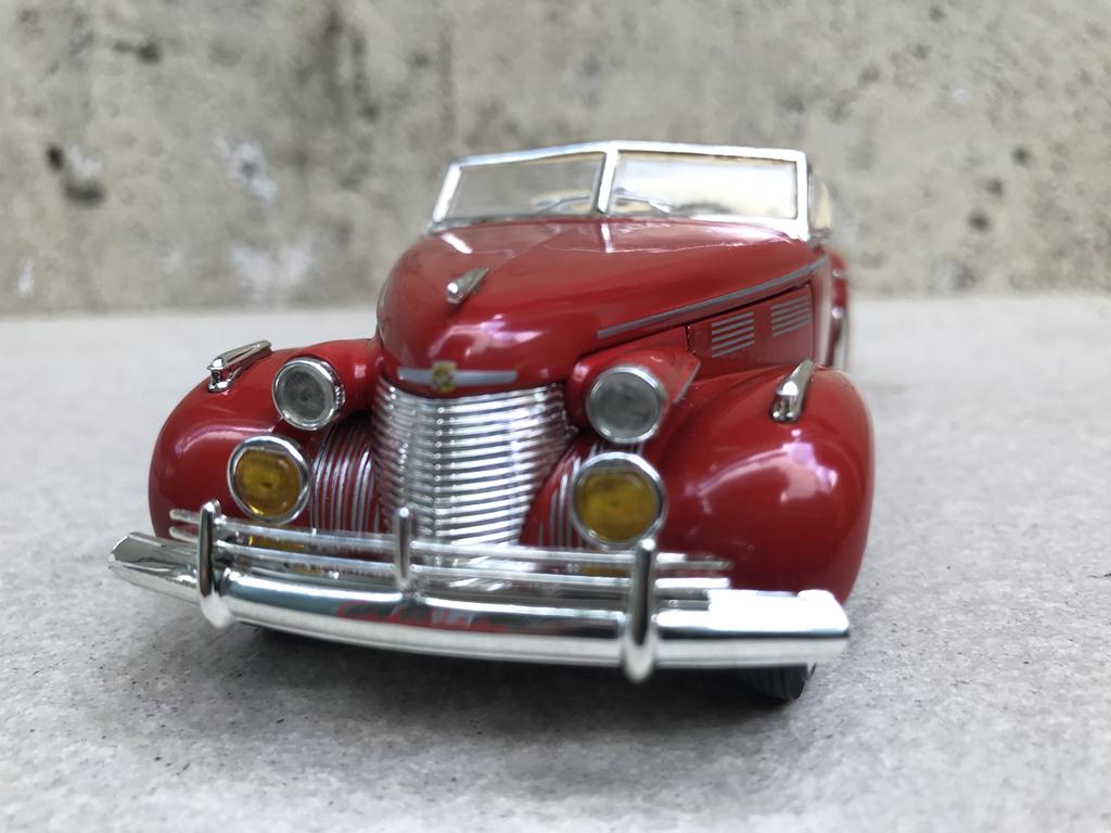 [HCM]Mô hình xe cổ Cadillac Series 62 1940 - 1:32