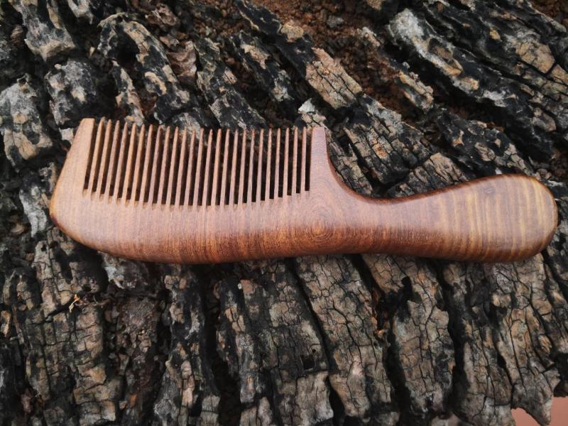 Lược gỗ dài đàn hương DH18 -tốt cho sức khỏe, giảm căng thẳng mệt mỏi - món quà ý nghĩa cho người thân cao cấp
