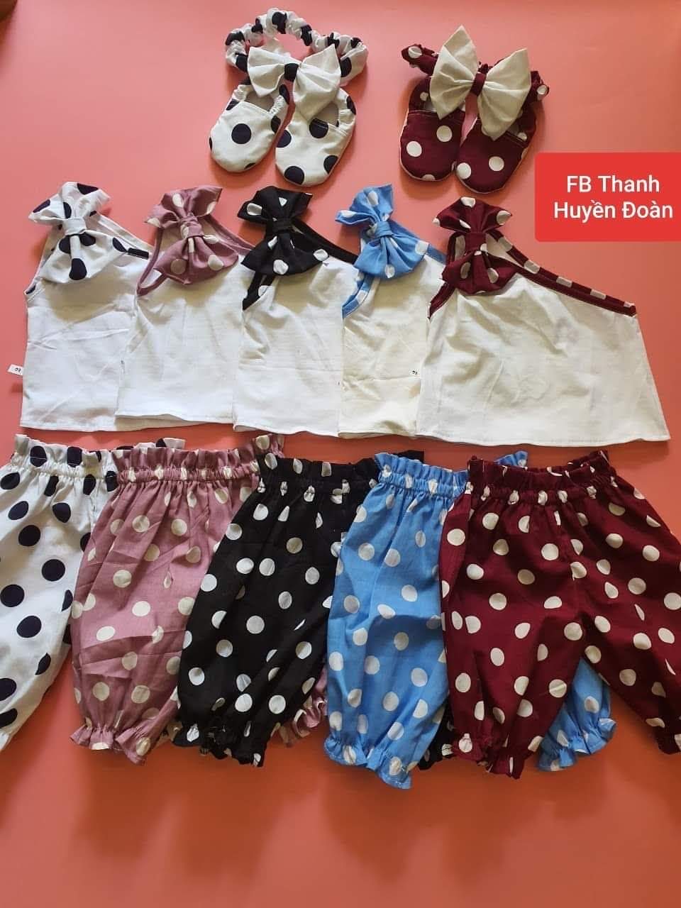 Đồ bộ bé gái lệch vai họa tiết chấm bi