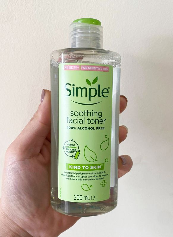 Nước tẩy trang Simple Micellar Cleansing Water