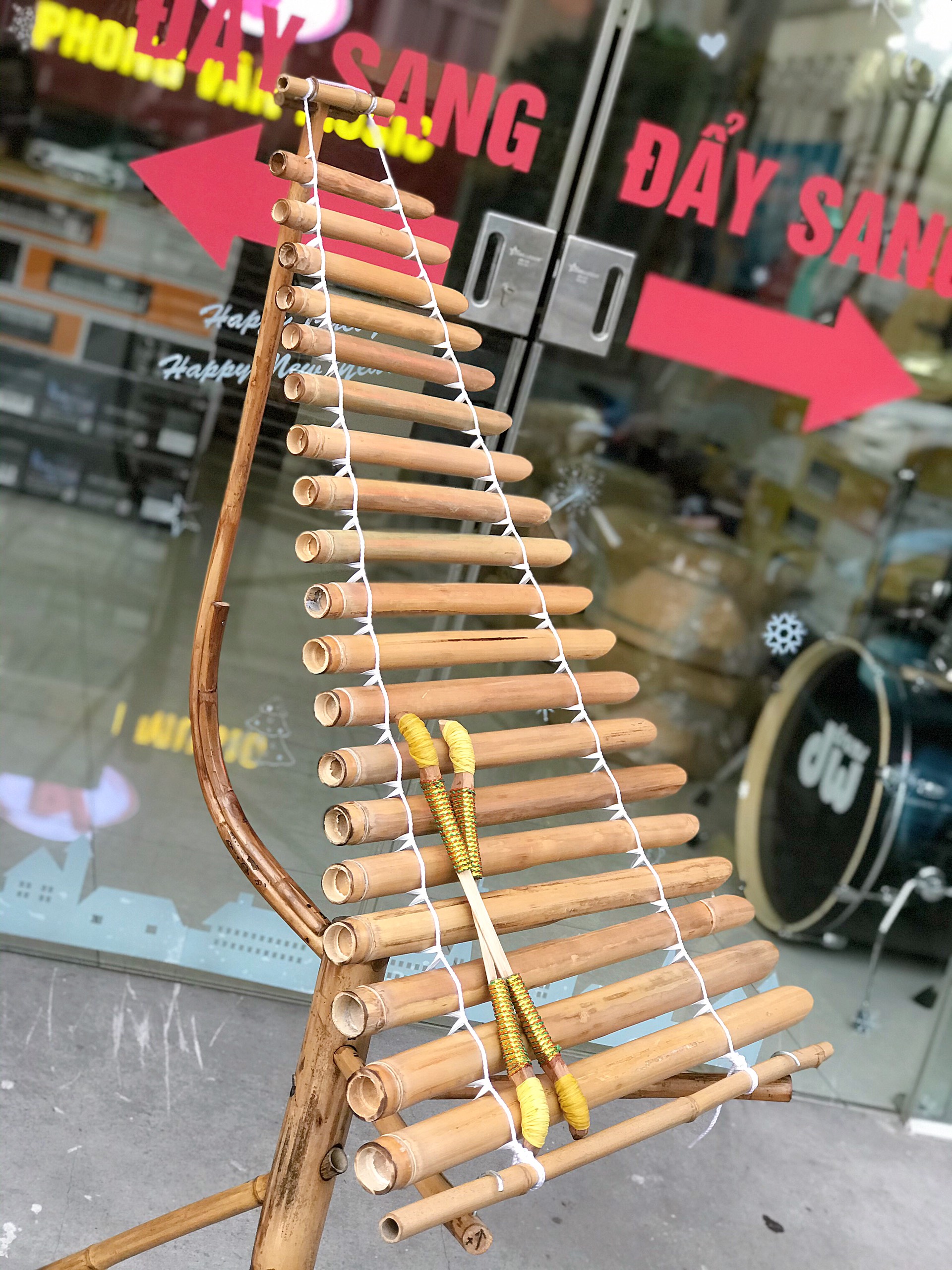 Đàn t rưng dân tộc 1 dàn 19 ống