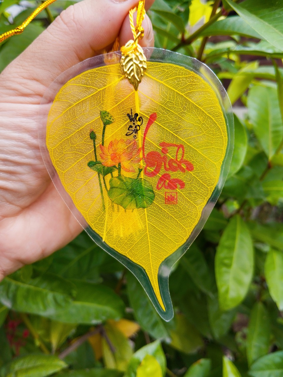 Lá bồ đề chữ Bình An có nẹp treo xe treo cây tết