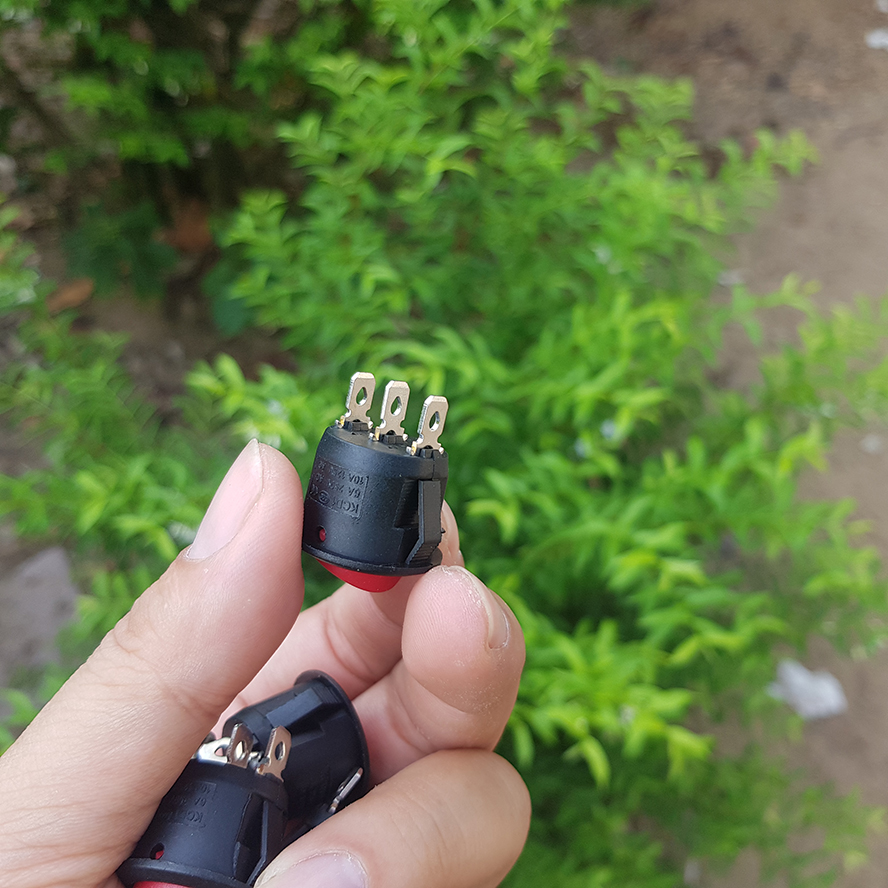 5 Nút công tắc 2 vị trí hình tròn 3 chân màu ĐỎ