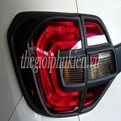 Bộ ốp abs trang trí viền đèn hậu ford everest 2016-2019