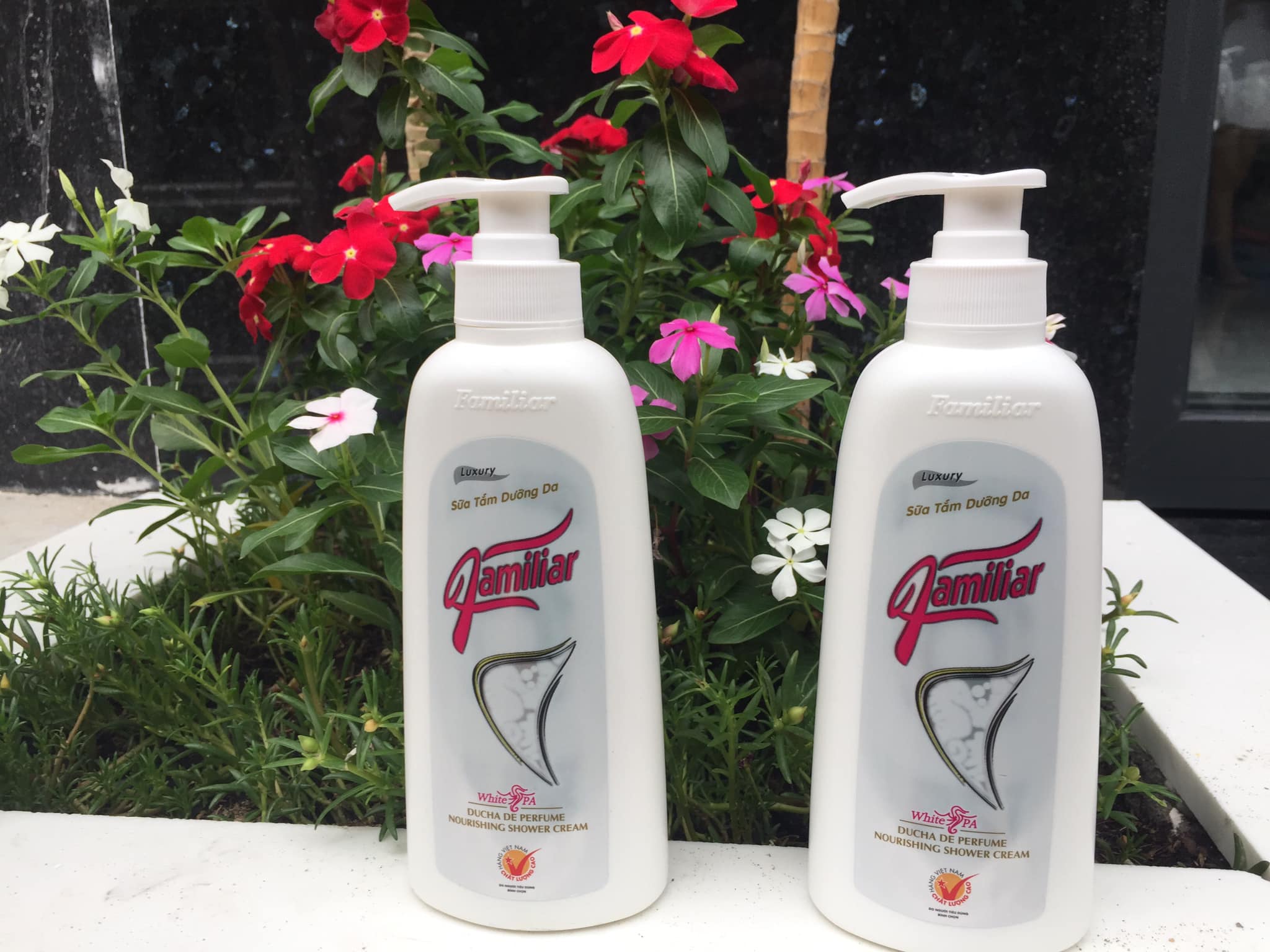 Combo 2 chai sữa tắm cá Ngựa dưỡng da Familiar 450 ml