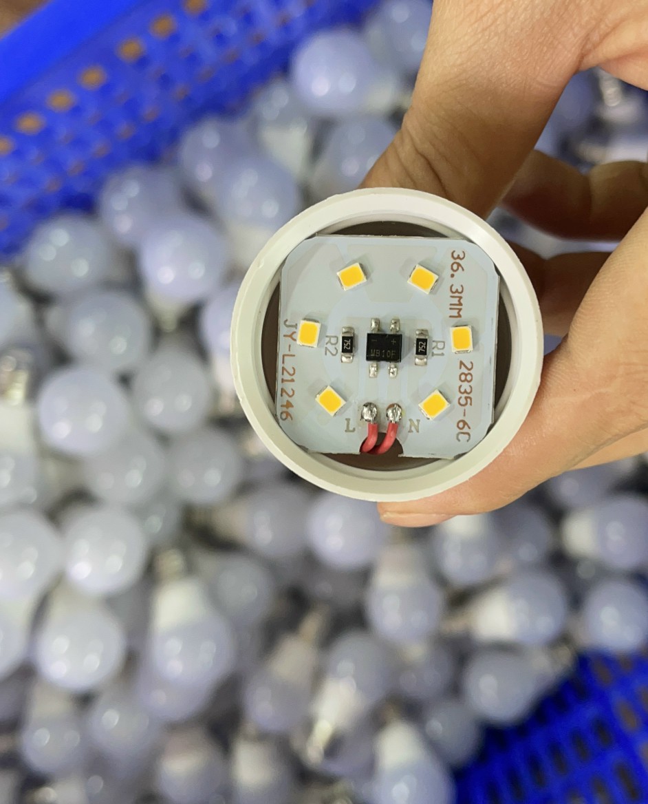 Bóng led 3,w ánh sáng vàng