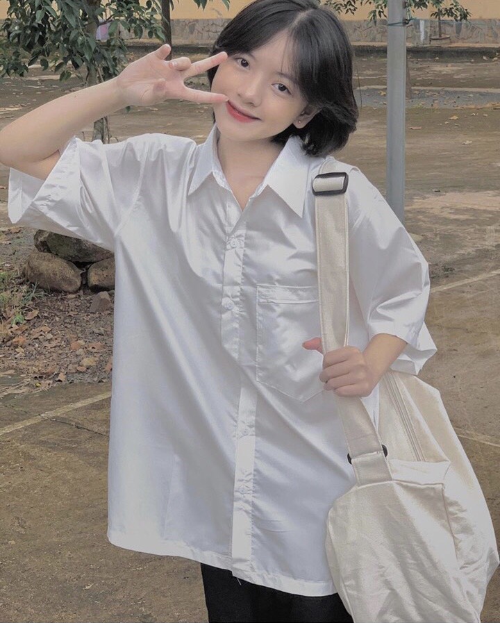 Áo sơ mi học sinh chất thô lụa, form rộng dưới 68kg