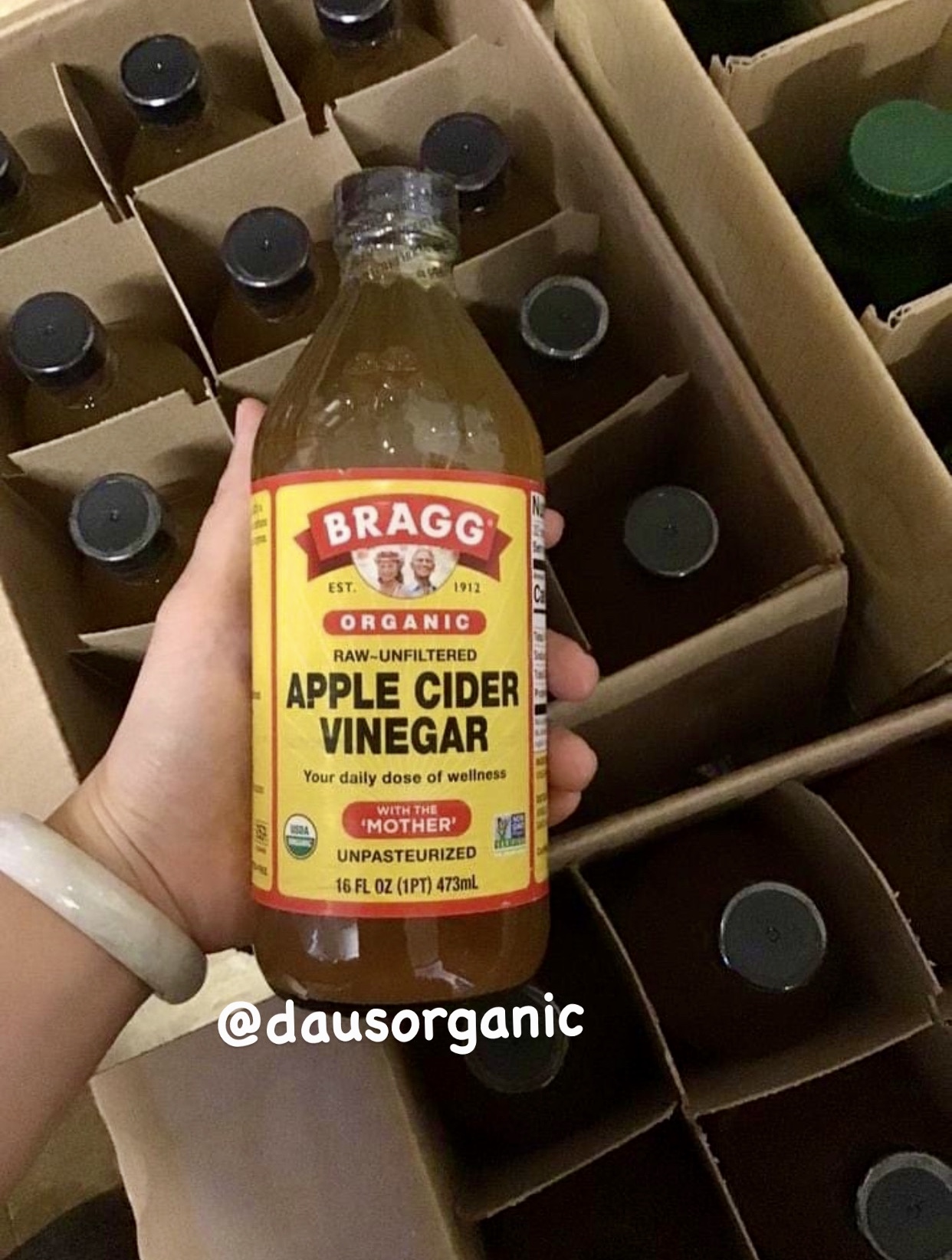 Giấm táo hữu cơ Bragg chai 473ml