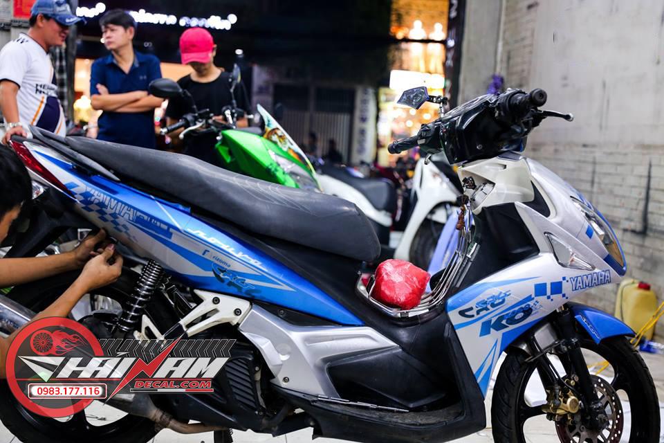 Tem Trùm Nouvo 4 LX Xanh Trắng Ohlins