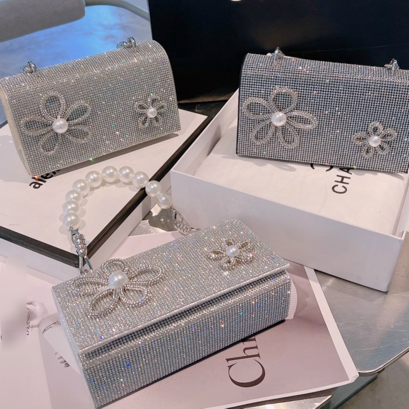Clutch nữ nạm đá đính bông thời trang