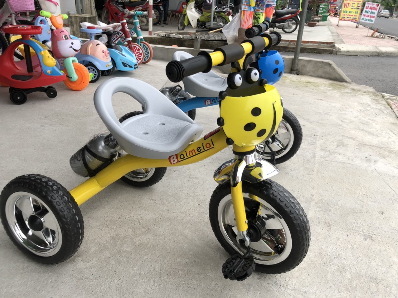 Xe Đạp 3 Bánh Con Bọ Kèm Bình Nước